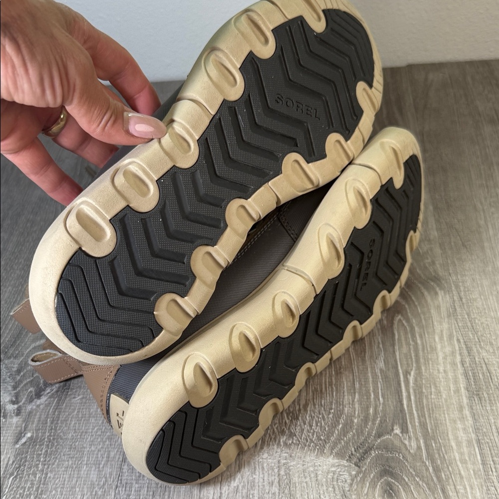 Sorel Brown Lace Up Boots - Picture 9 of 10